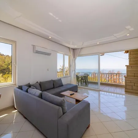 Superb Flat With Nature View And Balcony In * Alanya